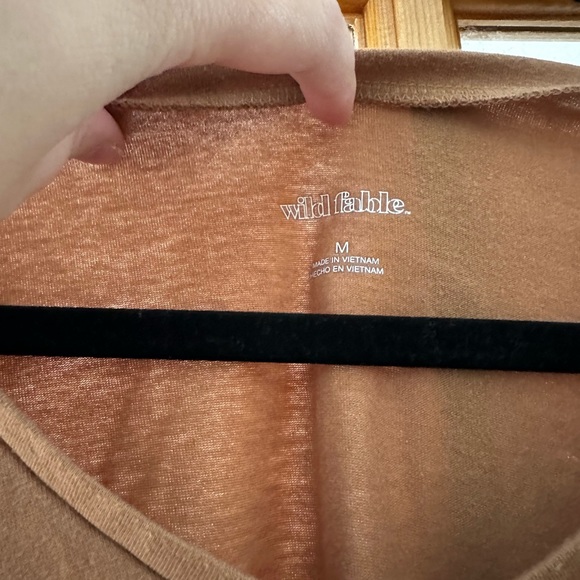 crop top - Picture 2 of 2